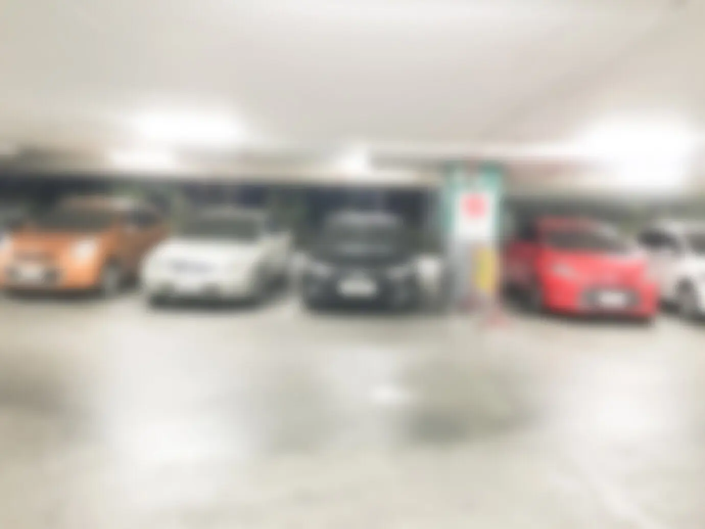 Unscharfer Parkplatz